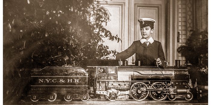 Княз Борис от малък обича да управлява влакове, 1904-1906 г. ©Георг Волц