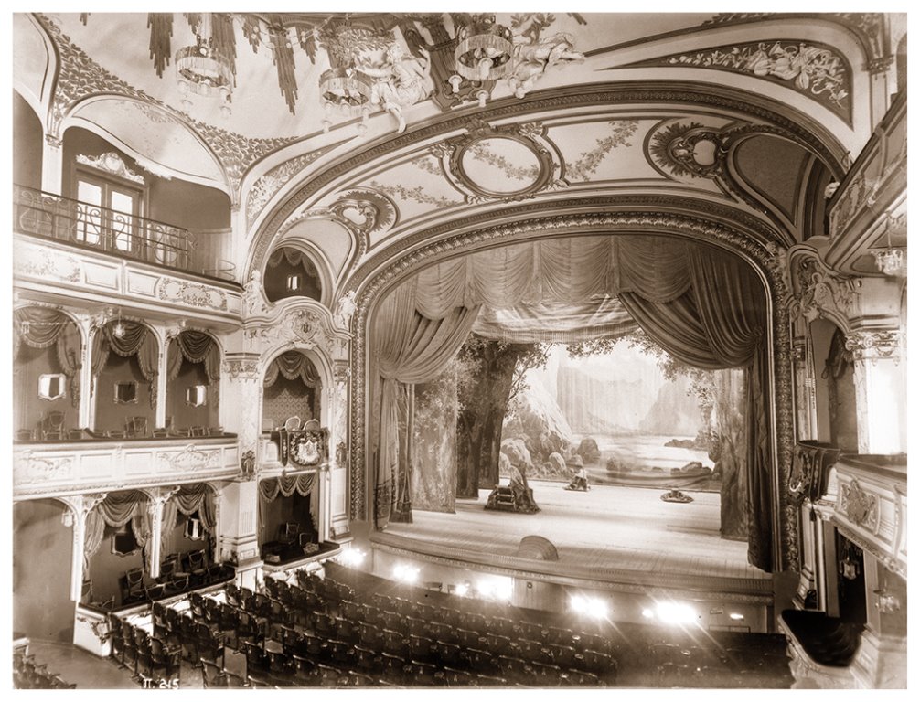 Интериорът на Народния театър „Иван Вазов“, София,1900-1910 г. ©Георг Волц
