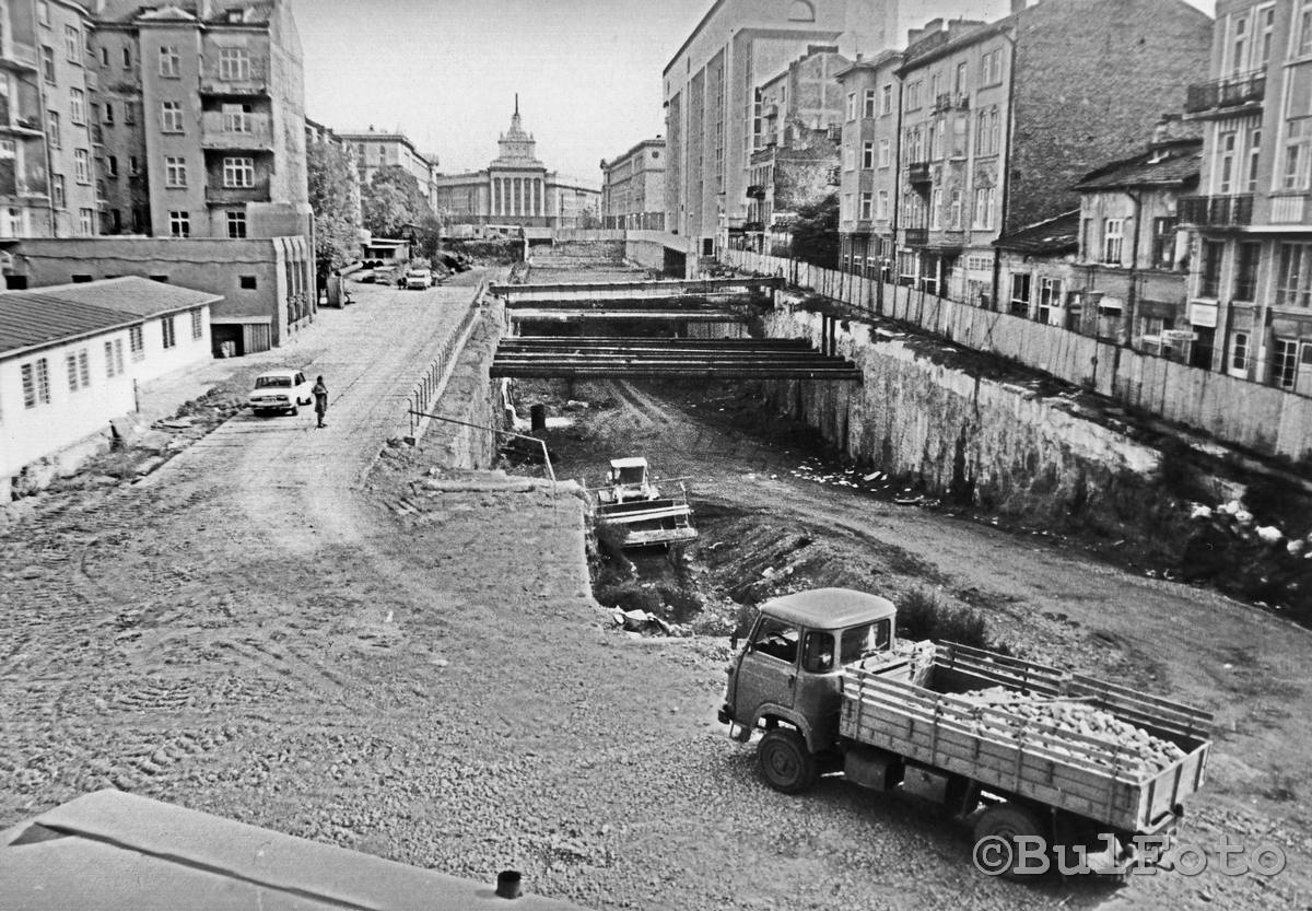 Строежът на първата отсечка от Софийското метро, 1996 година | Фотограф: Евгени Димитров