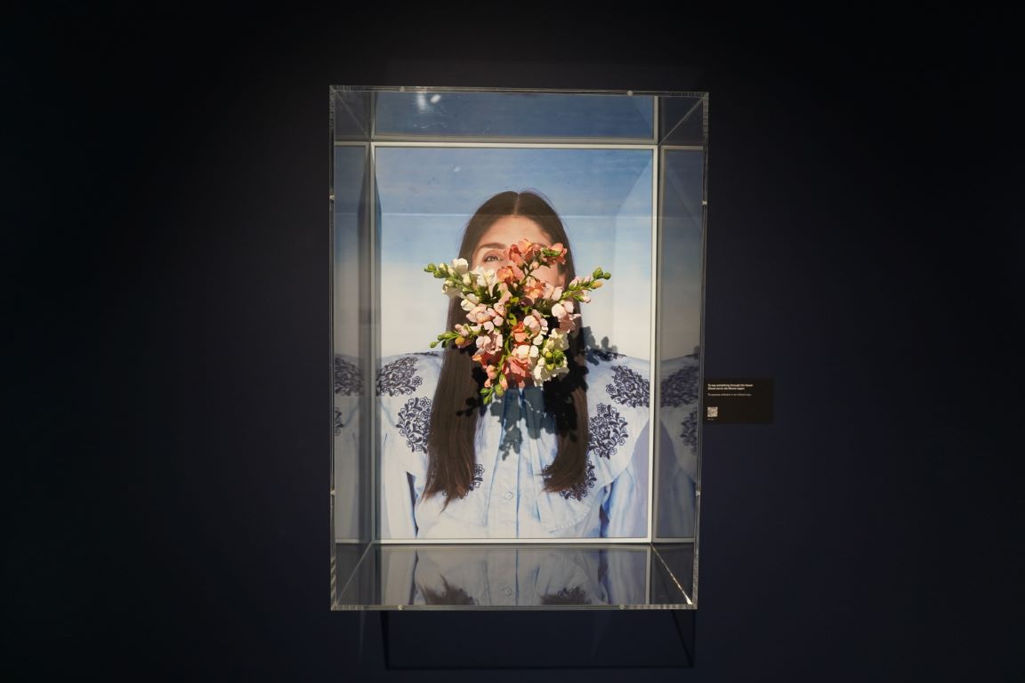 Alma Haser - Everything has and end, only the sausage has two 02