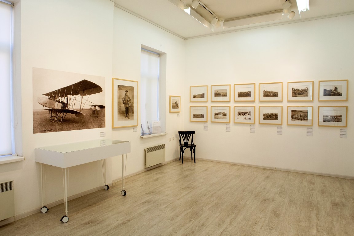 От изложбата „Непознатият фотограф – Георг Волц“, галерия Синтезис, 2012, ©Никола Михов
